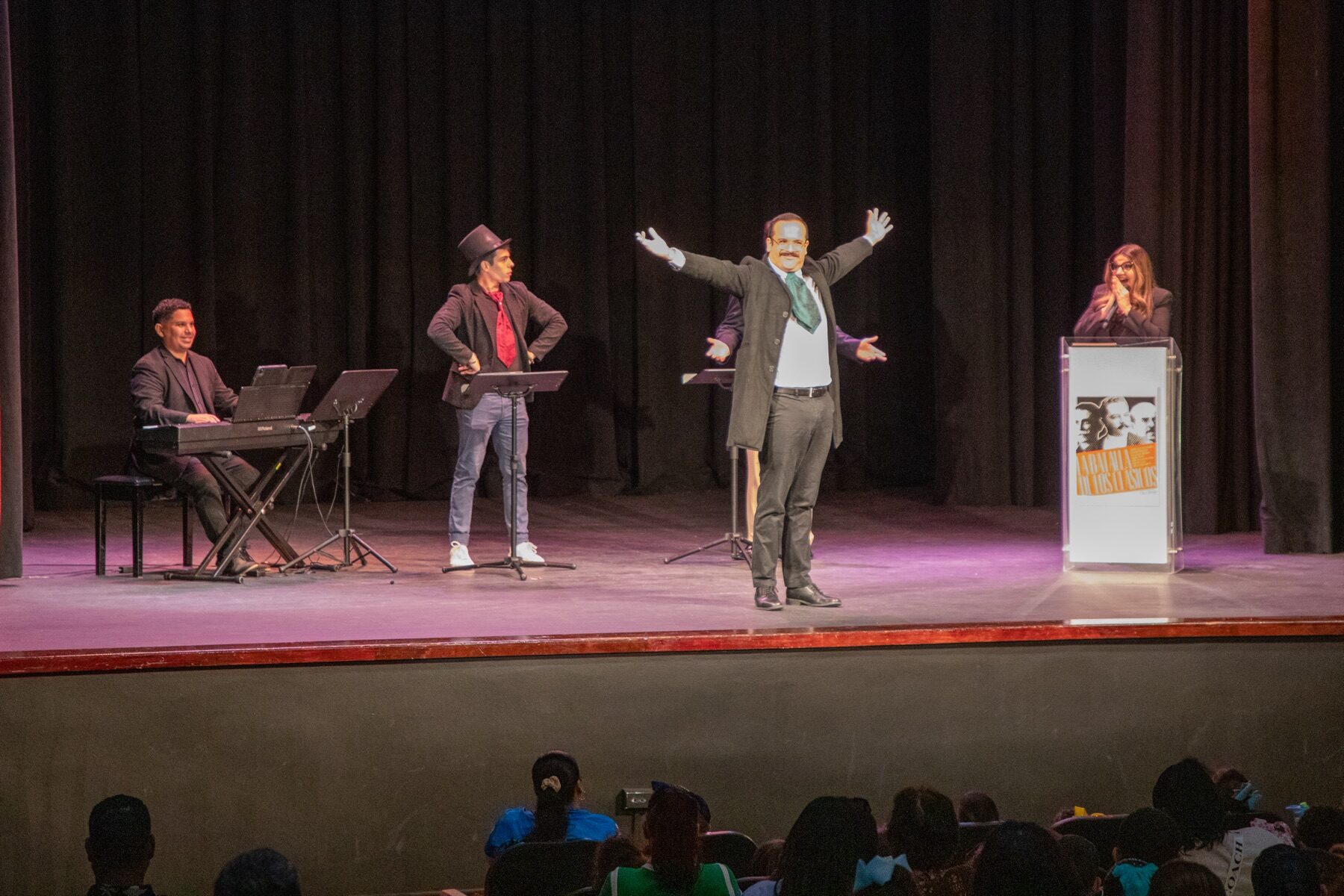 La Batalla de los Clásicos on stage at its world premiere, Universidad del Sagrado Corazón, November 2024